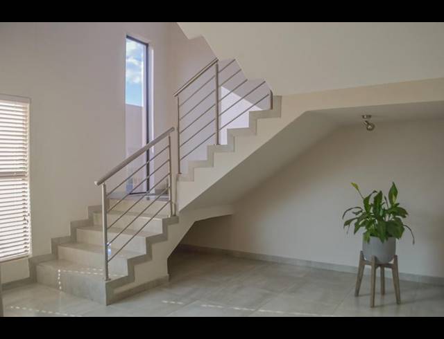 4 BEDROOM HOUSE FOR SALE IN RUIMSIG